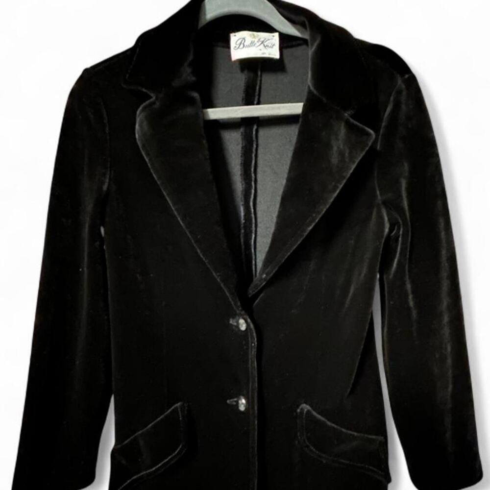 Small romantic vintage 80s black velvet blazer